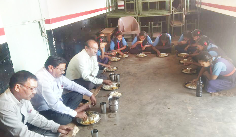 बोरिदखुर्द व मड़वापथरा स्कूल का डीईओ ने किया निरीक्षण