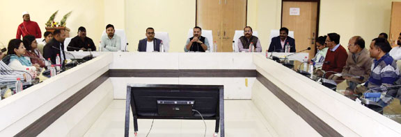 कलेक्टर ने अफसर-कर्मियों को दी नववर्ष की बधाई कलेक्टर ने अफसर-कर्मियों को दी नववर्ष की बधाई
