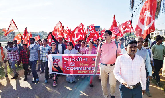 सीपीआई का धरना-प्रदर्शन, निकाली रैली, सौंपा ज्ञापन