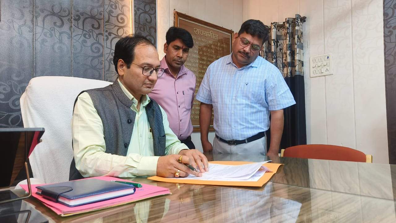 नांदगांव निगम में कलेक्टर अग्रवाल ने प्रशासक की कुर्सी सम्हाली नांदगांव निगम में कलेक्टर अग्रवाल ने प्रशासक की कुर्सी सम्हाली