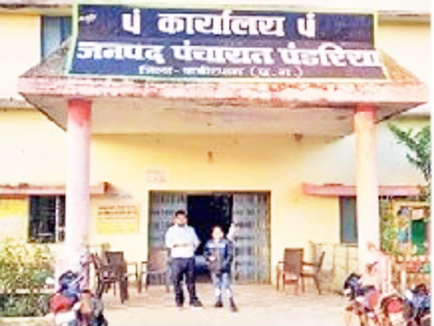 फर्जी हस्ताक्षर कर 8 लाख का गबन, अब तक मामला दर्ज नहीं फर्जी हस्ताक्षर कर 8 लाख का गबन, अब तक मामला दर्ज नहीं