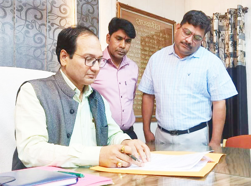 नांदगांव निगम में कलेक्टर अग्रवाल ने प्रशासक की कुर्सी संभाली नांदगांव निगम में कलेक्टर अग्रवाल ने प्रशासक की कुर्सी संभाली