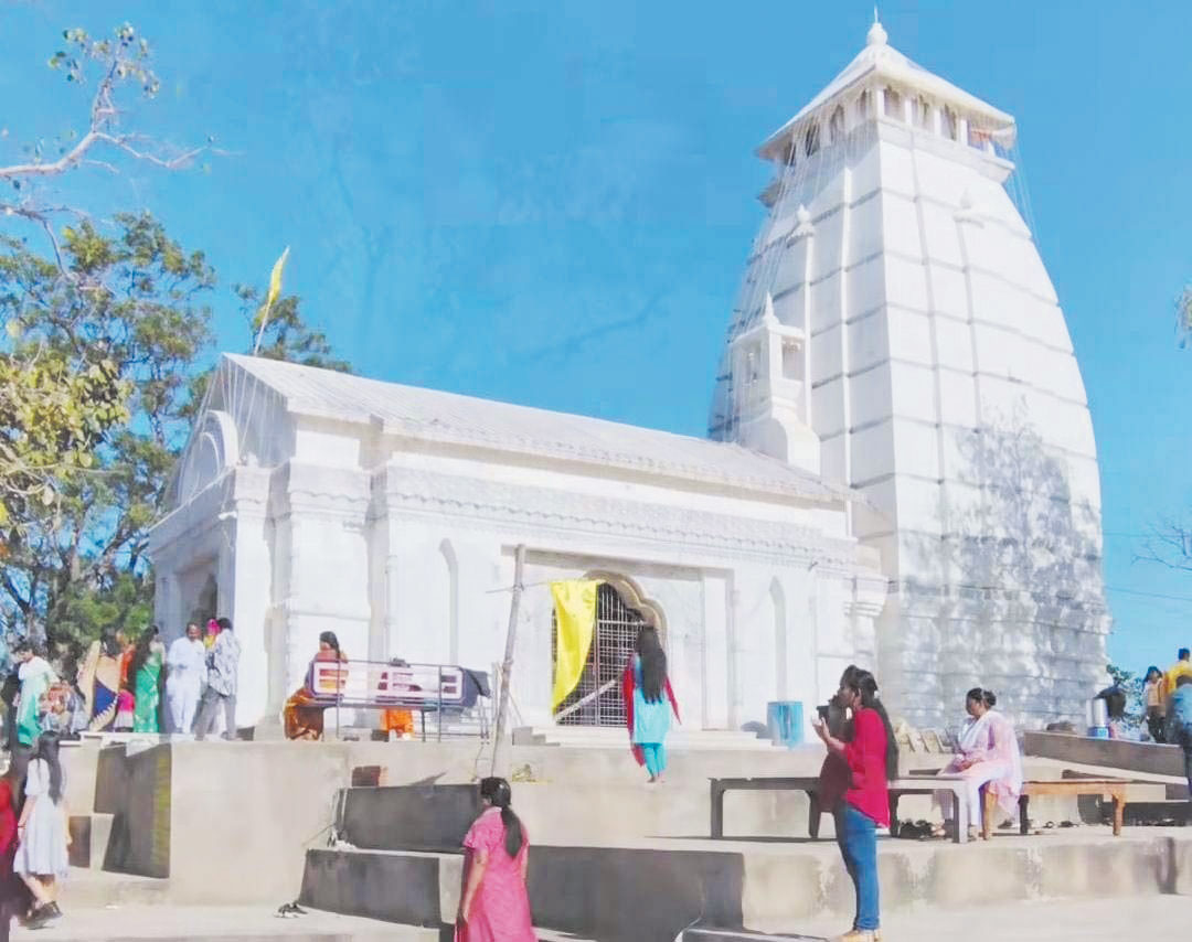 आस्था के साथ पर्यटन का प्रमुख केंद्र है पहाड़ की चोटी पर स्थित सिद्ध बाबा मंदिर