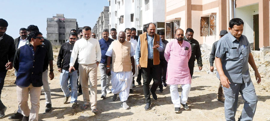 सरगुजा सांसद ने शहर के विभिन्न हिस्सों का किया निरीक्षण, शहरी पेयजल समस्या से निपटने की तैयारी सरगुजा सांसद ने शहर के विभिन्न हिस्सों का किया निरीक्षण, शहरी पेयजल समस्या से निपटने की तैयारी