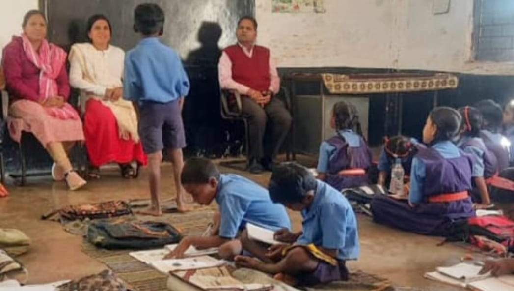 बीईओ ने गुनरबोड़ स्कूल का निरीक्षण