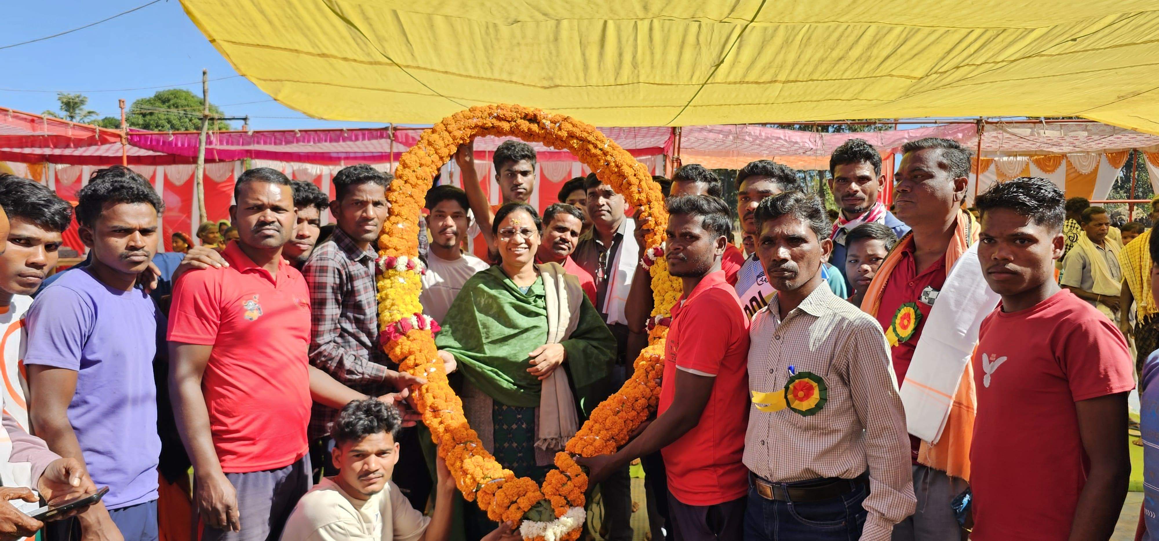 विधायक लता उसेंडी ने देवगांव  को दिया कबड्डी मेट 