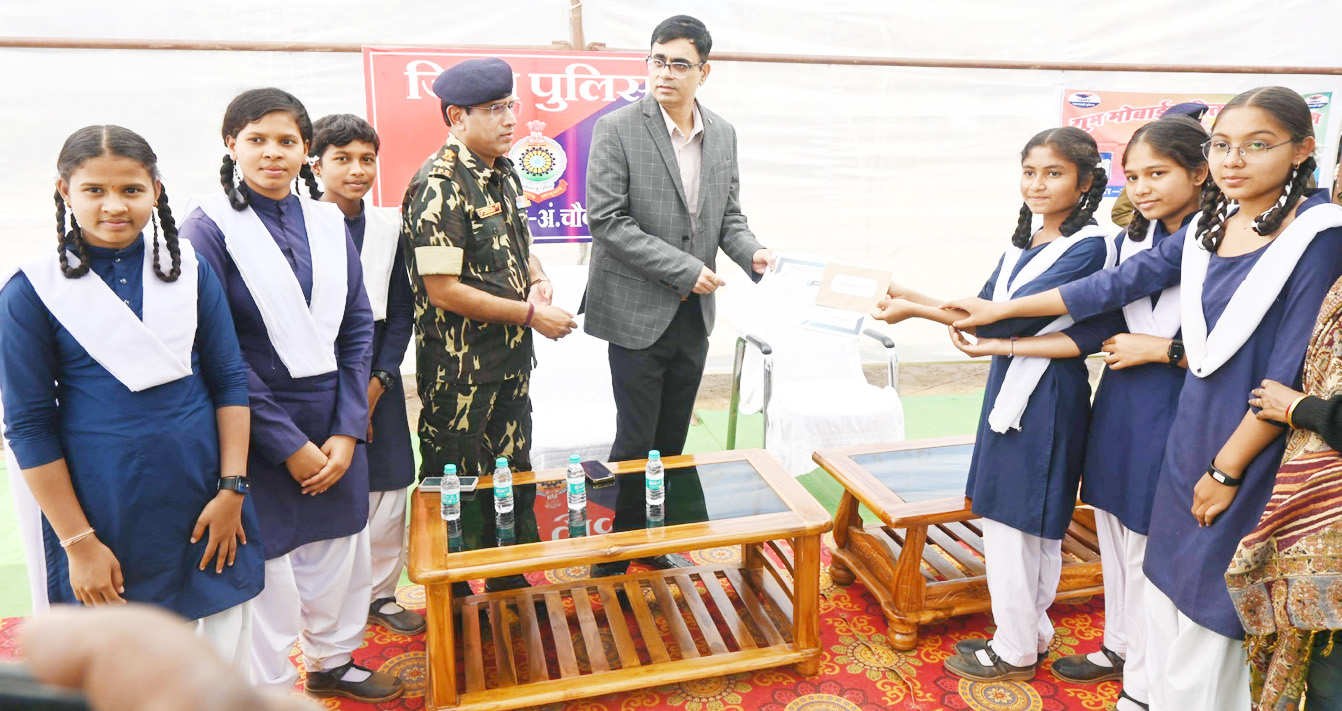 प्रतिभागियों को आईजी ने किया पुरस्कृत प्रतिभागियों को आईजी ने किया पुरस्कृत