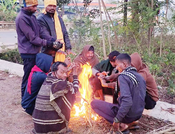 गुलाबी ठंड की दस्तक, साफ मौसम के बीच बढ़ी ठिठुरन