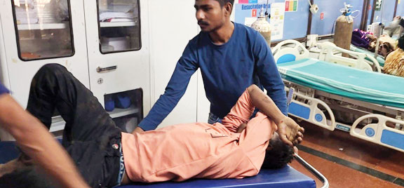 बोलेरो से टकराई बाइक, जख्मी