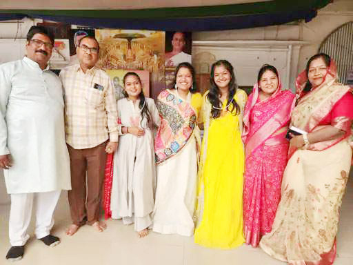 गिरनार की तीर्थ यात्रा कराने वाली बालाओं का अभिनंदन गिरनार की तीर्थ यात्रा कराने वाली बालाओं का अभिनंदन