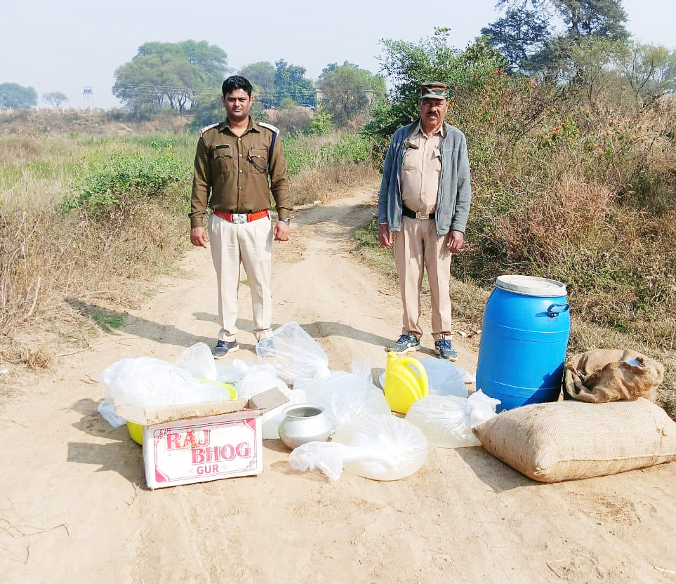 अवैध शराब व महुआ लाहन जब्त