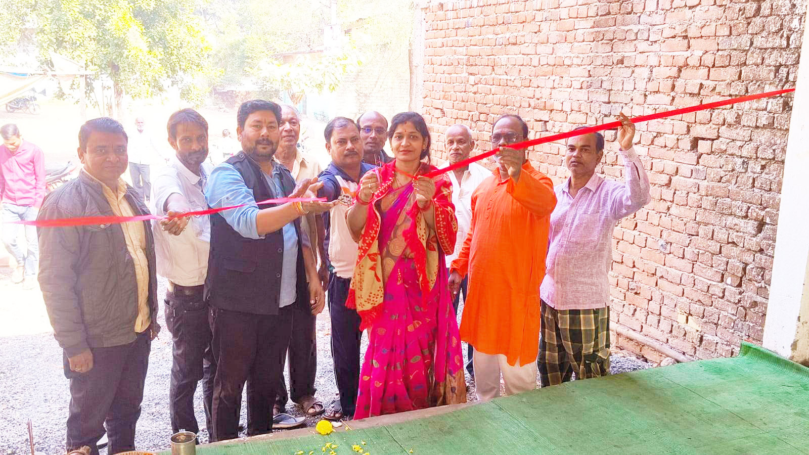 पार्षद ने लोकार्पण और भूमिपूजन किया