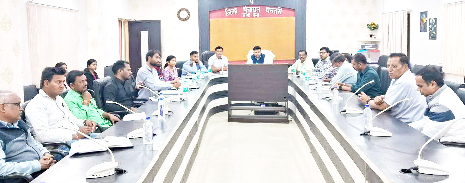 कारोबारियों की प्रशासन ने ली बैठक, निर्माण सामग्रियों के मूल्य में शिथिलता करने पर चर्चा कारोबारियों की प्रशासन ने ली बैठक, निर्माण सामग्रियों के मूल्य में शिथिलता करने पर चर्चा