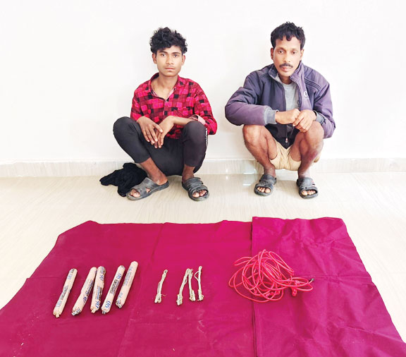 आईईडी प्लांट करने वाले 2 नक्सली गिरफ्तार