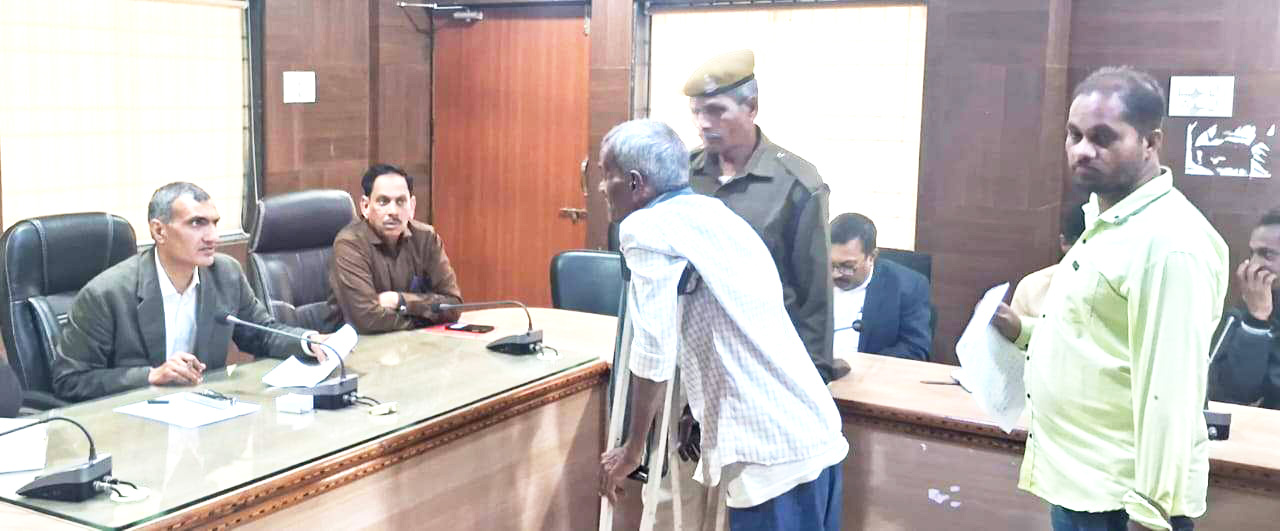 कवर्धा-रायपुर मार्ग में चलने वाले अनफिट वाहनों पर करें कार्रवाई