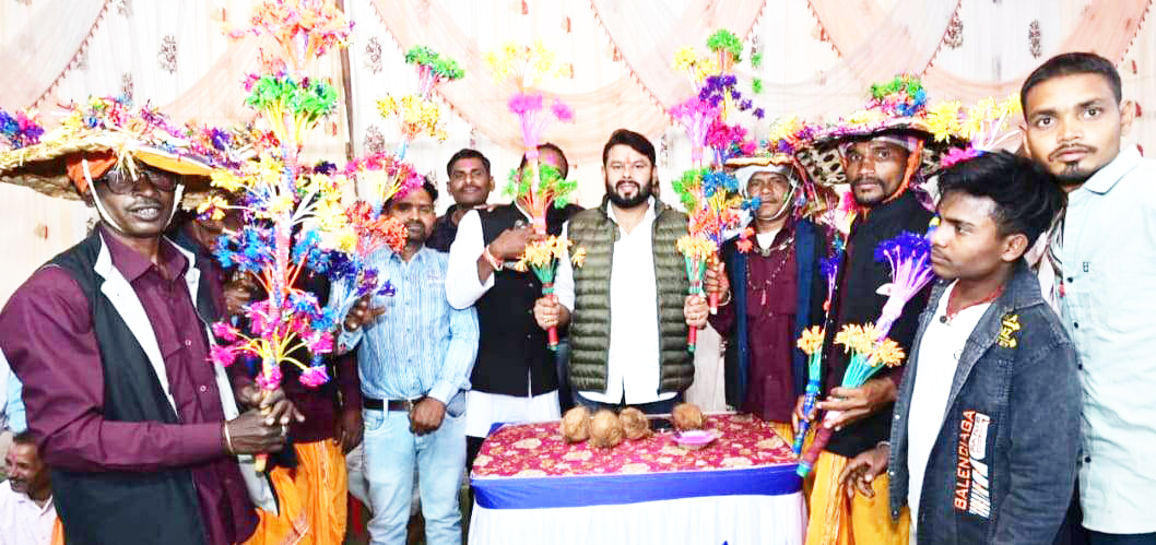 मानस गान स्पर्धा व मड़ई मेला  में शामिल हुए पूर्व विधायक