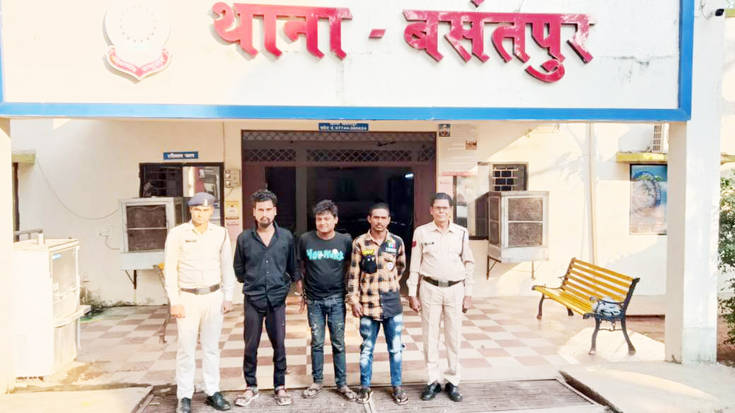 3 बदमाशों पर कार्रवाई 3 बदमाशों पर कार्रवाई