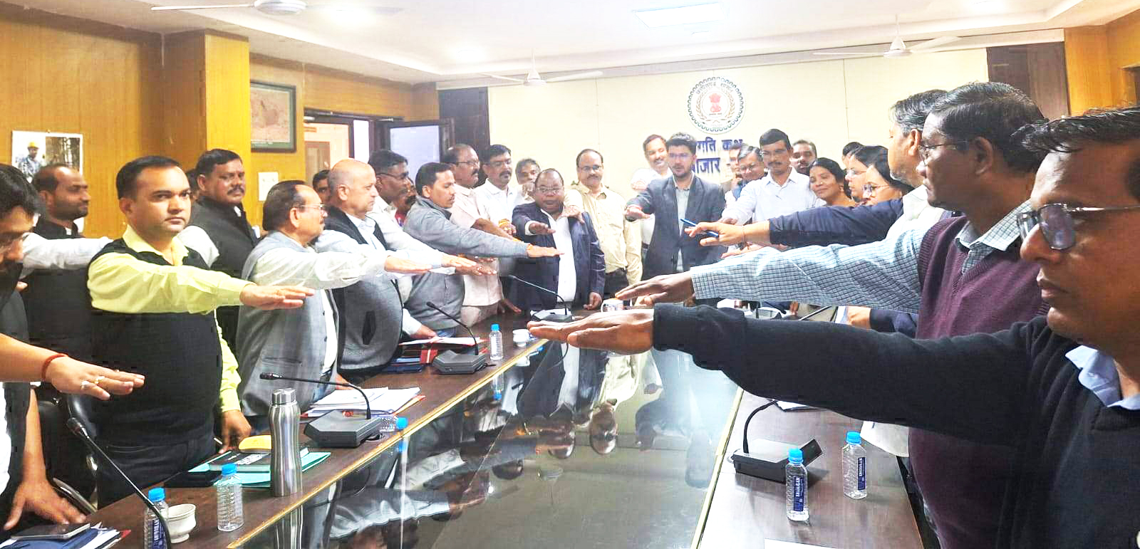 अधिकारी-कर्मचारियों की समस्याओं पर चर्चा  आपसी समन्वय व सद्भाव के लिए संकल्प