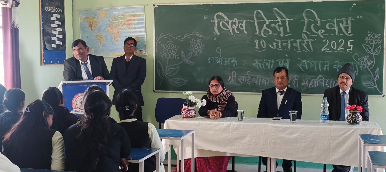 हिन्दी को साहित्य और फिल्मों ने खूब सजाया-डॉ. शर्मा हिन्दी को साहित्य और फिल्मों ने खूब सजाया-डॉ. शर्मा