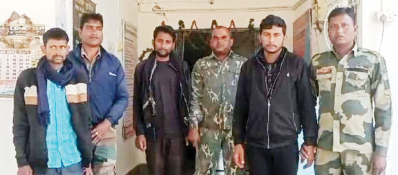 3 मवेशी तस्कर गिरफ्तार, 25 मवेशी बरामद 3 मवेशी तस्कर गिरफ्तार, 25 मवेशी बरामद