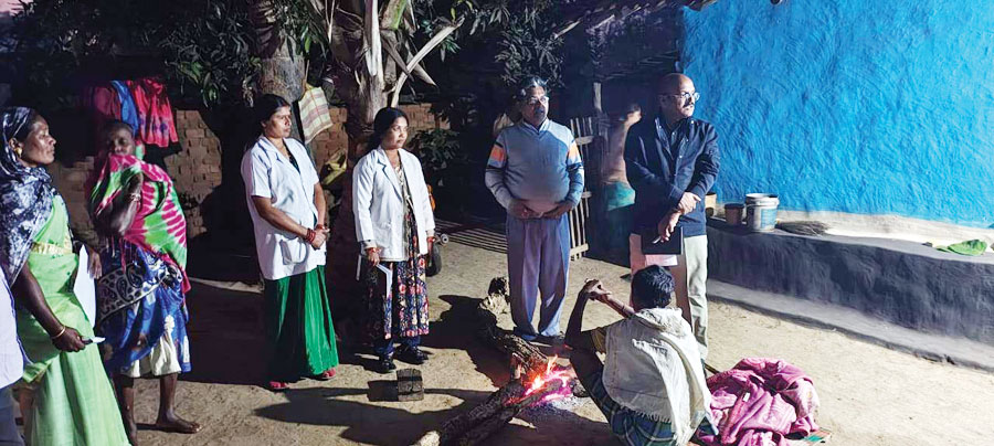 फूड पॉइजनिंग से 60 ग्रामीण बीमार, 43 अस्पताल में, गांव में शिविर लगा जांच फूड पॉइजनिंग से 60 ग्रामीण बीमार, 43 अस्पताल में, गांव में शिविर लगा जांच