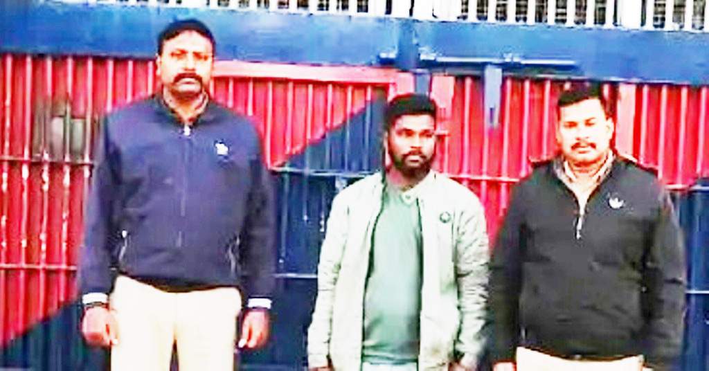 नाबालिग छात्रा को अगवा कर रायपुर ले गया, चार दिन बाद बरामद, आरोपी ड्राइवर गिरफ्तार नाबालिग छात्रा को अगवा कर रायपुर ले गया, चार दिन बाद बरामद, आरोपी ड्राइवर गिरफ्तार