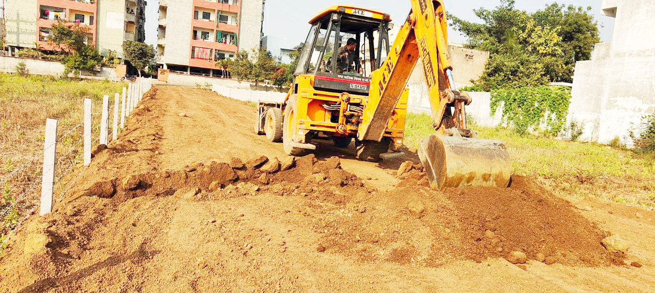 नीलगिरी पार्क के पास अवैध प्लाटिंग  की तैयारी, निगम ने किया ध्वस्त