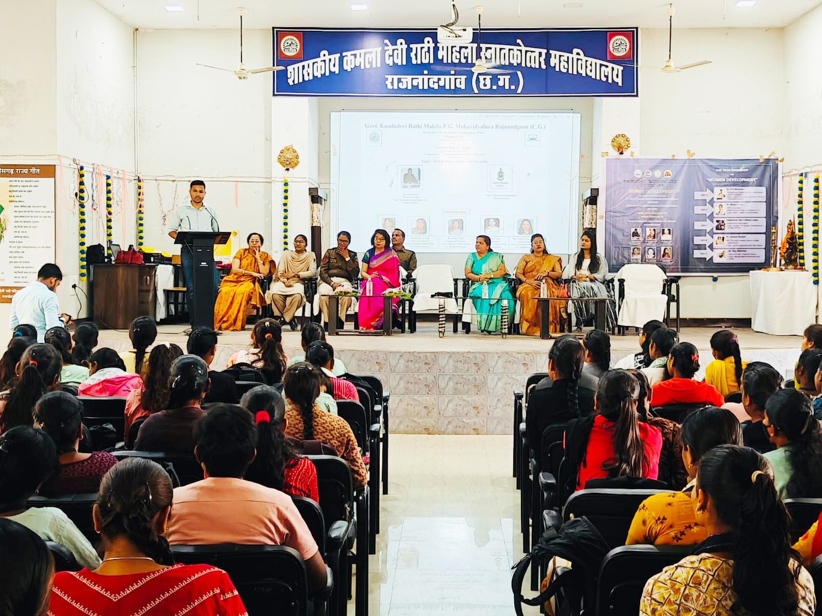 सोशल मीडिया प्लेटफार्म का सावधानीपूर्वक करें उपयोग