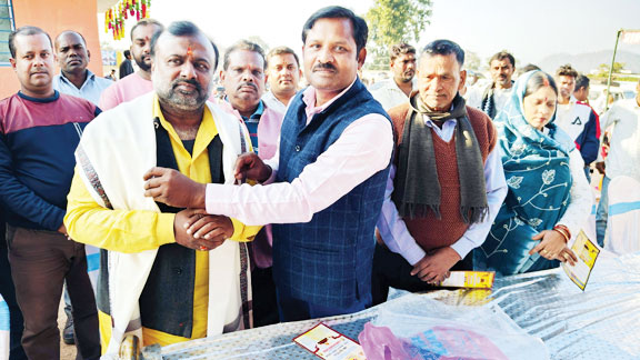 समाज सेवा के क्षेत्र में उल्लेखनीय काम करने पर रमन का सम्मान समाज सेवा के क्षेत्र में उल्लेखनीय काम करने पर रमन का सम्मान