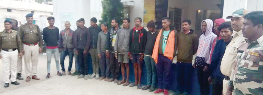 कोयला चोरी, 33 ग्रामीण गिरफ्तार, 25 बाइक-40 साइकिल जब्त कोयला चोरी, 33 ग्रामीण गिरफ्तार, 25 बाइक-40 साइकिल जब्त