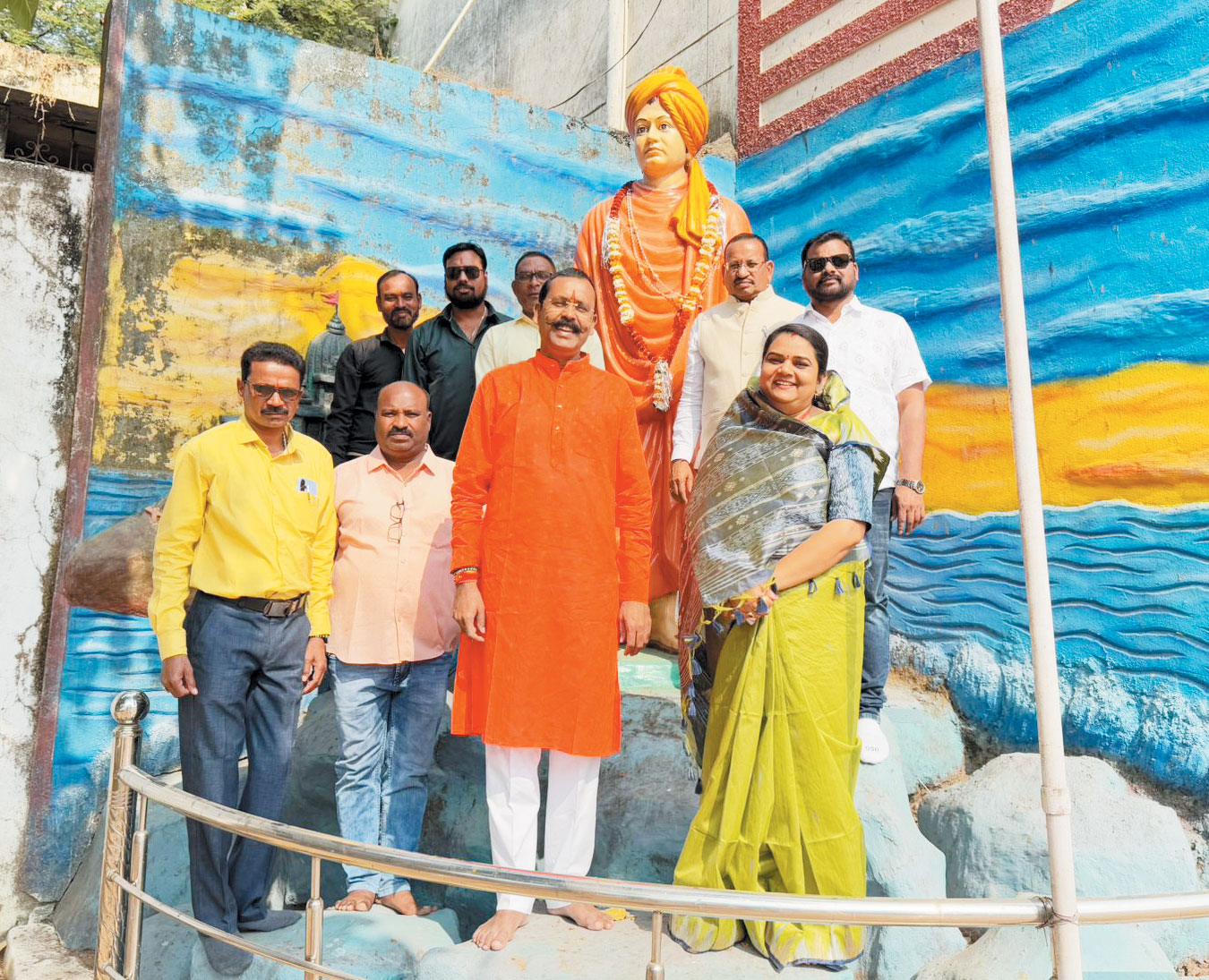 जयंती पर स्वामी विवेकानंद को किया याद जयंती पर स्वामी विवेकानंद को किया याद