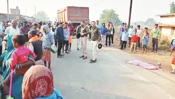 ट्रेलर की चपेट में मासूम की मौत, उत्तेजित लोगों का चक्काजाम