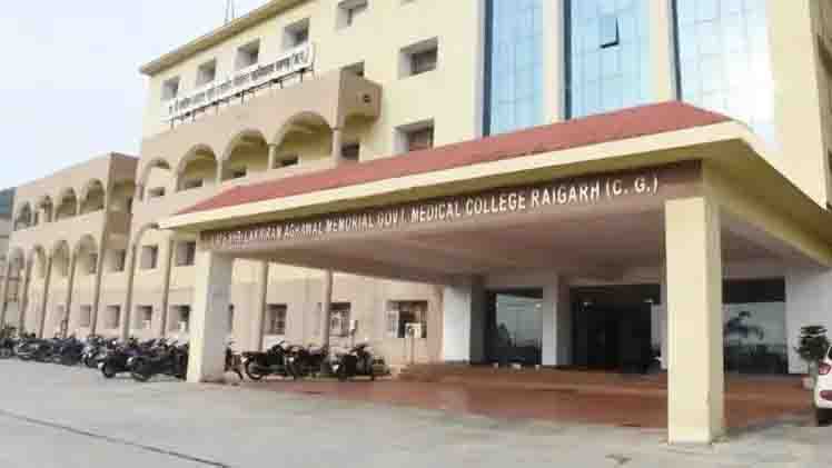 मेडिकल कॉलेज के 50 जूनियर डॉक्टरों की नौकरी खतरे में
