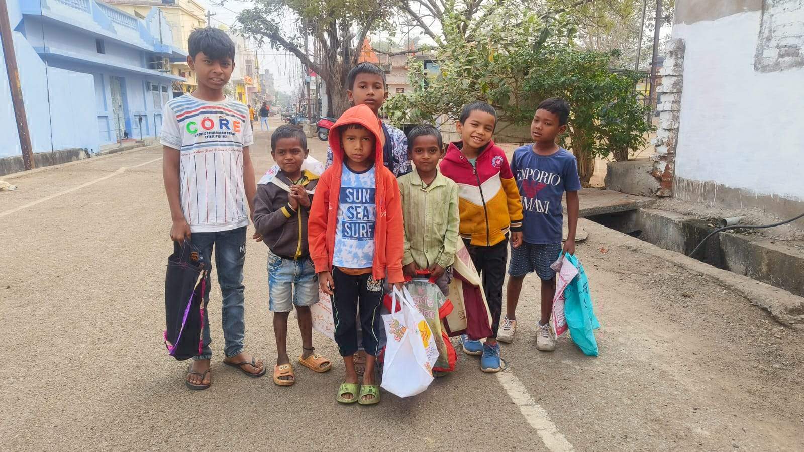 छेरछेरा पर्व पर बच्चों  में दिखा उत्साह