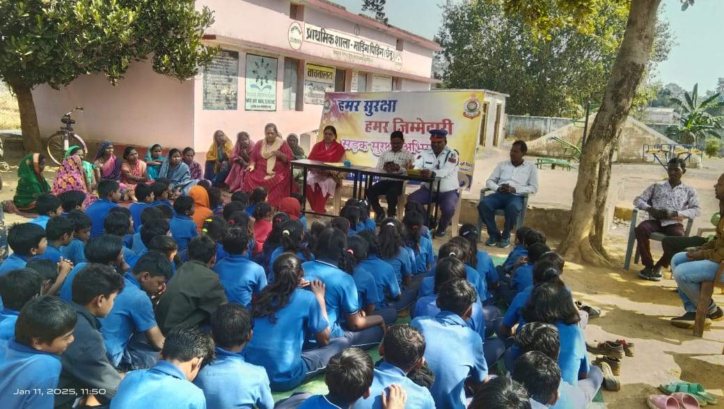 स्कूली बच्चों व शिक्षकों को यातायात टीम ने पढ़ाया पाठ