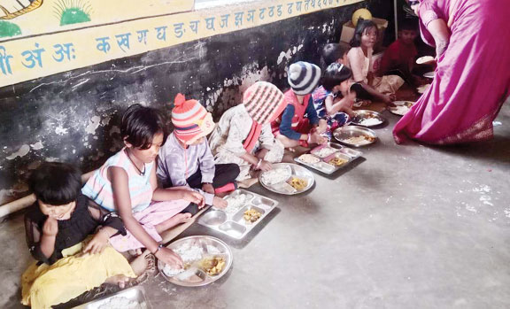 समूह की महिलाएं हो रहीं आर्थिक सशक्त समूह की महिलाएं हो रहीं आर्थिक सशक्त