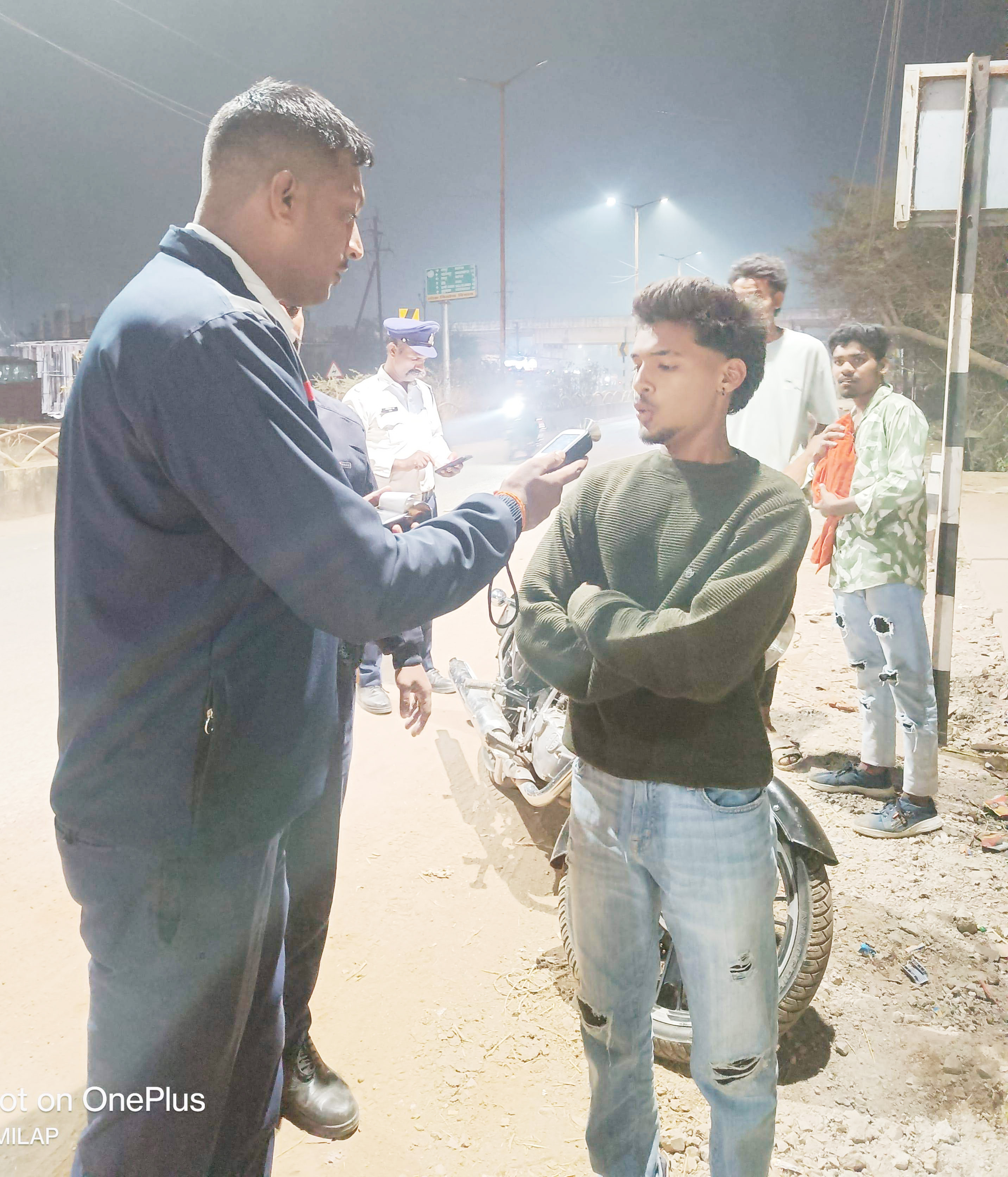 शराब सेवन, 13 वाहन चालकों पर कार्रवाई शराब सेवन, 13 वाहन चालकों पर कार्रवाई