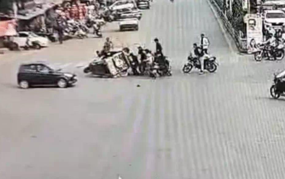 एसआरपी चौक रोड हादसे में घायल महिला की मौत, कार चालक महिला हिरासत में एसआरपी चौक रोड हादसे में घायल महिला की मौत, कार चालक महिला हिरासत में