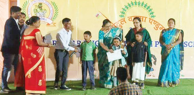 स्कूल बनाने विधायक लता ने की 30 लाख की घोषणा स्कूल बनाने विधायक लता ने की 30 लाख की घोषणा