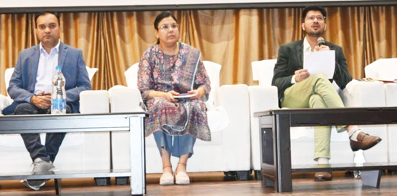 जनपद सीईओ और एडीईओ को नोटिस