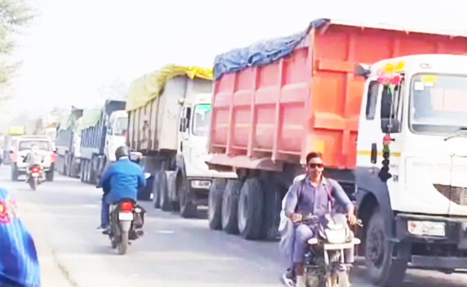 फ्लाईएश राख से त्रस्त ग्रामीणों का सरायपाली-सारंगढ़ स्टेट हाइवे पर चक्काजाम-विरोध प्रदर्शन फ्लाईएश राख से त्रस्त ग्रामीणों का सरायपाली-सारंगढ़ स्टेट हाइवे पर चक्काजाम-विरोध प्रदर्शन