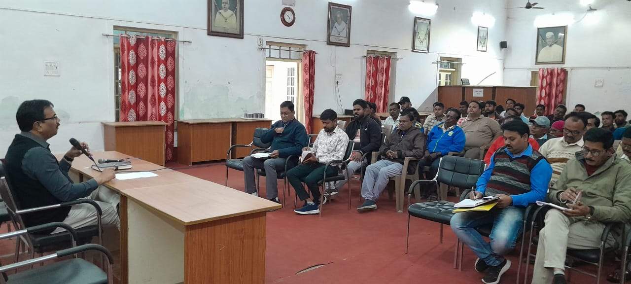 प्लेटफार्म तोडक़र होगी सफाई अपालन पर जारी होगी नोटिस प्लेटफार्म तोडक़र होगी सफाई अपालन पर जारी होगी नोटिस