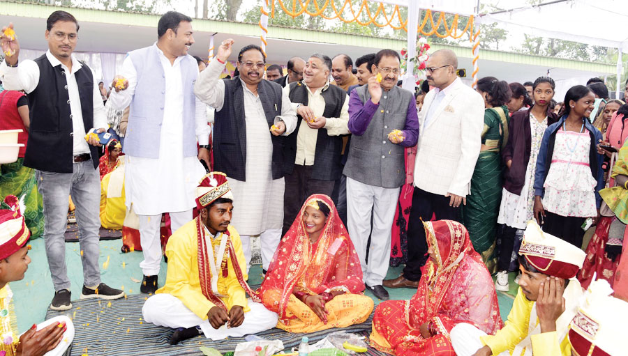 366 जोड़े बंधे परिणय सूत्र में 366 जोड़े बंधे परिणय सूत्र में