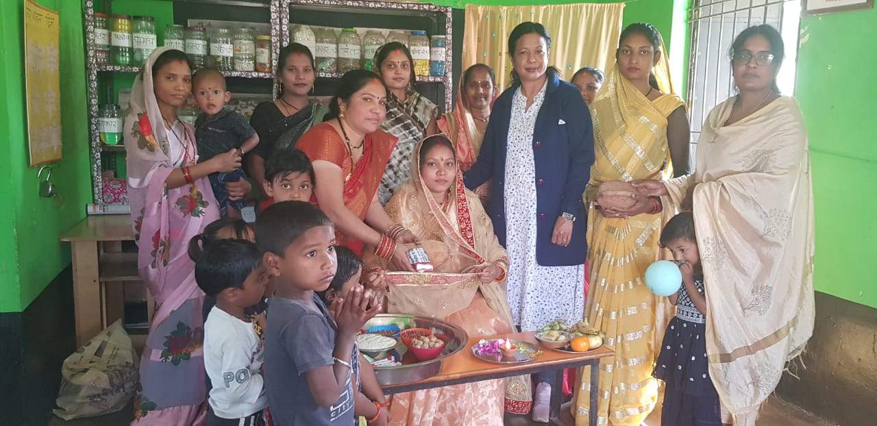 पोषण चौपाल में गोद भराई पोषण चौपाल में गोद भराई