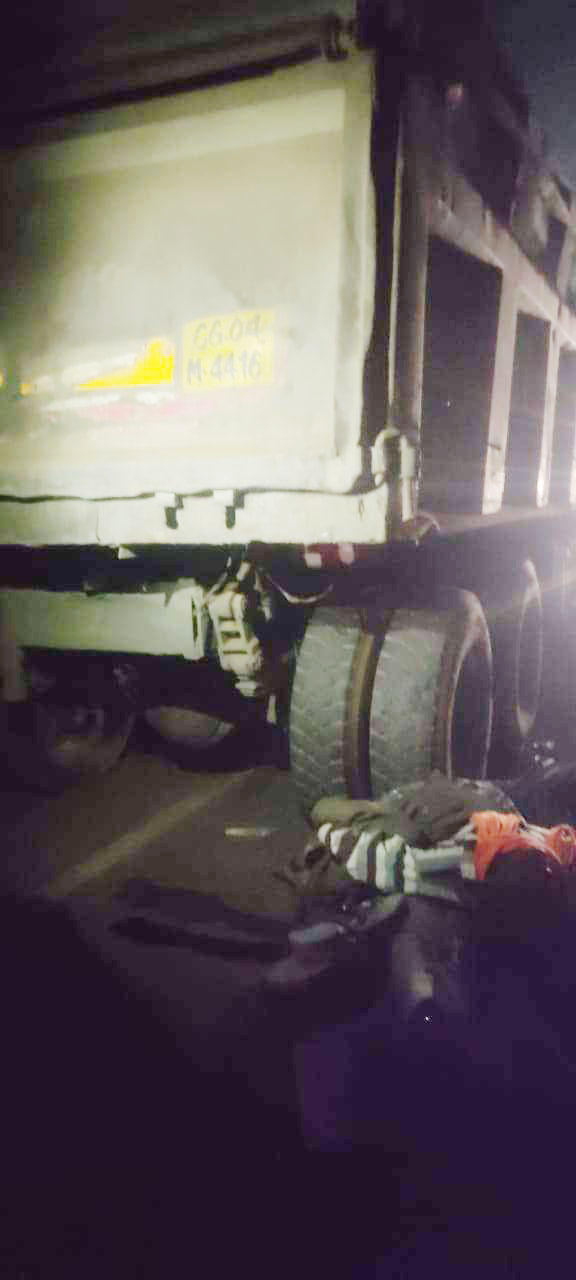 रेत से भरी हाइवा की चपेट में आया स्कूटी सवार, घायल रेत से भरी हाइवा की चपेट में आया स्कूटी सवार, घायल