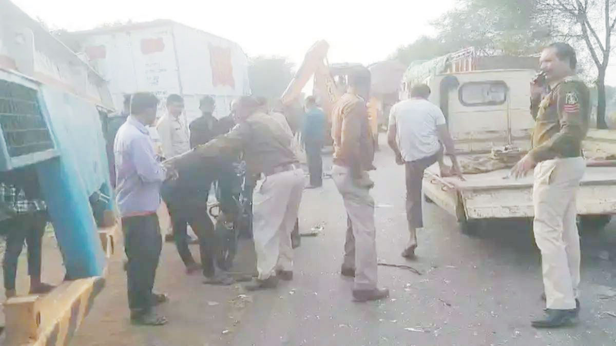 सडक़ हादसे में महिला की मौत सडक़ हादसे में महिला की मौत