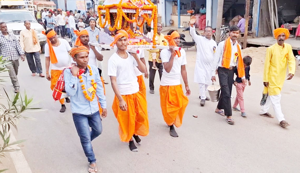 धूमधाम से मना भक्त गुहा निषाद जयंती, निकली भव्य शोभायात्रा धूमधाम से मना भक्त गुहा निषाद जयंती, निकली भव्य शोभायात्रा