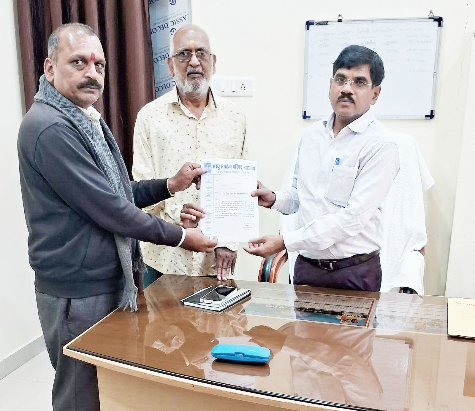 पीडब्लूडी एसडीओ व सीएमओ को सौंपा ज्ञापन