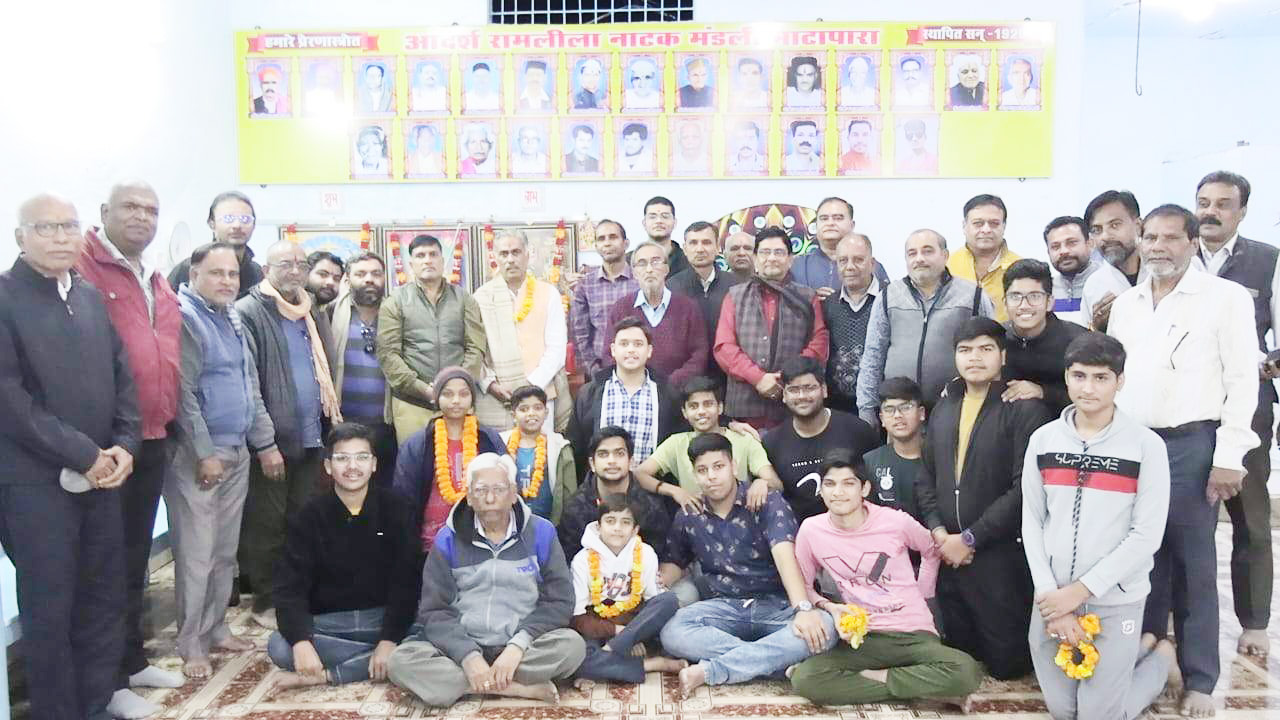 बाल कलाकारों ने बालयोगी को सुनाया रामलीला का पाठ