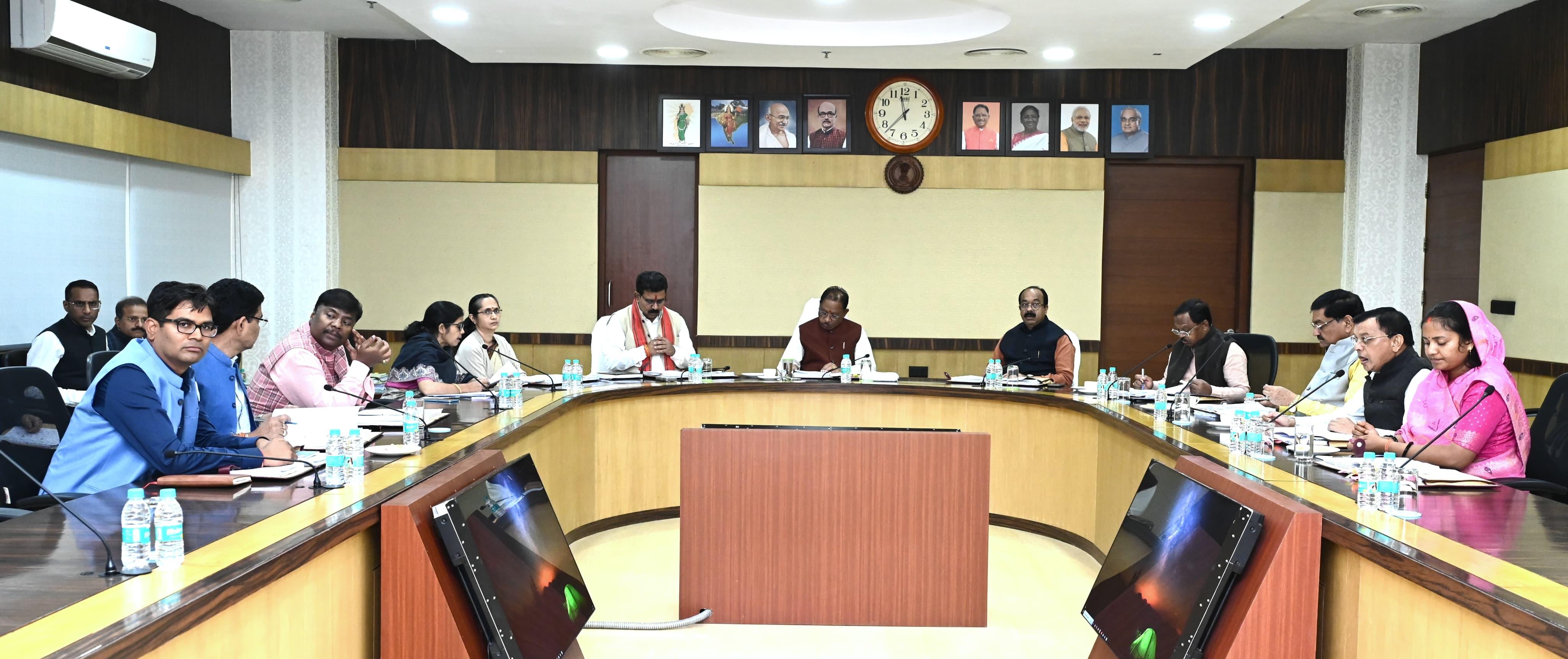 सीएम साय और मंत्रियों ने सुनी मन की बात सीएम साय और मंत्रियों ने सुनी मन की बात